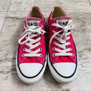 Converse Chuck Taylor All Star Lo Sneaker in Hyper Pink